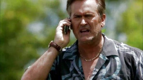 Sam Axe's Gold Necklace on Burn Notice