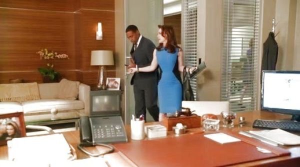 Savi Davis's hourglass dress on Mistresses