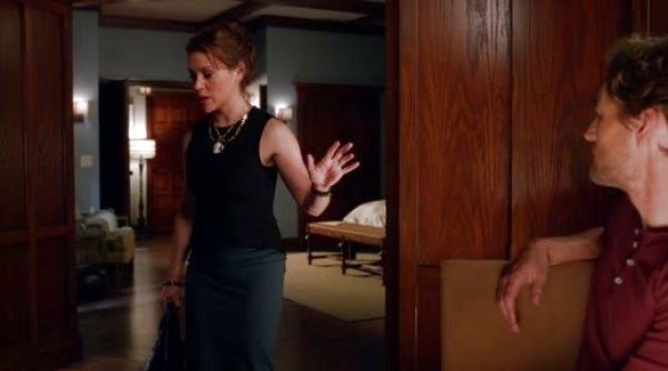 Savi Davis's sleeveless top on Mistresses