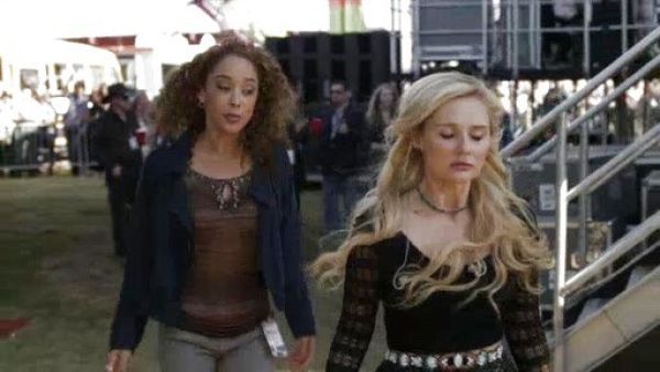 Scarlett O'connor's Bodycon Cropped Top on Nashville