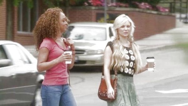 Scarlett O'connor's Daisy Cropped Tee on Nashville