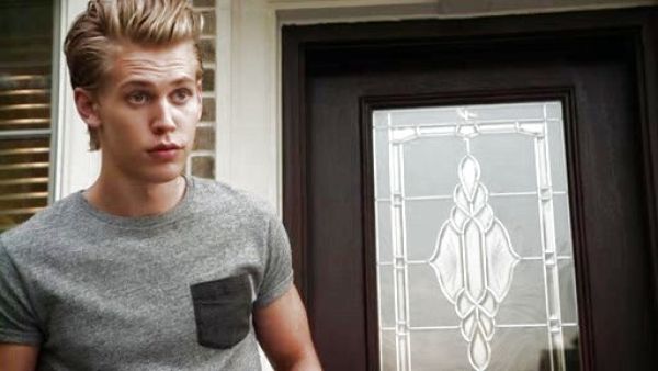 Sebastian Kydd's Flagstone Contrast Pocket Tee on The Carrie Diaries