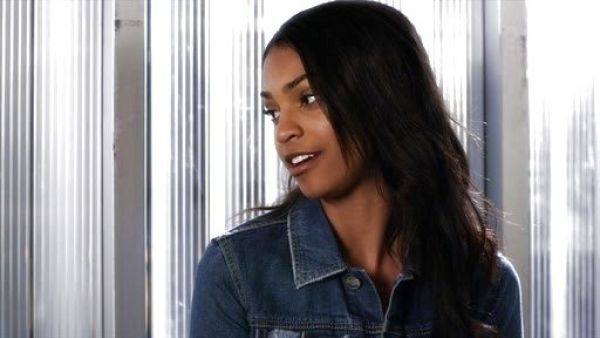 Shawna's Rip Denim Jacket in True Blue on Pretty Little Liars