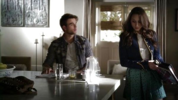 Spencer Hastings's Bird Print Pleated Skirt on Pretty Little Liars