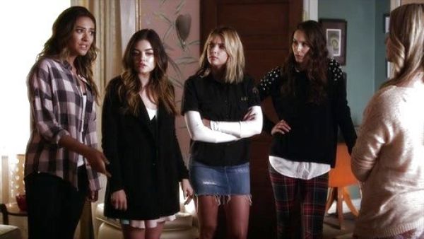 Spencer Hastings's Embellished Sweater on Pretty Little Liars