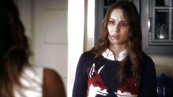 Spencer Hastings's Kissing Fox Sweater on Pretty Little Liars
