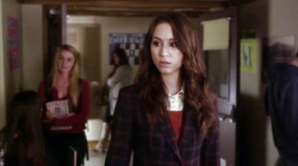 Spencer Hastings's Long-Sleeve Plaid Blazer on Pretty Little Liars
