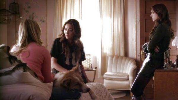 Spencer Hastings's Military Shirttail Romper on Pretty Little Liars
