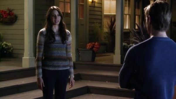 Spencer Hastings's Raya Pullover on Pretty Little Liars