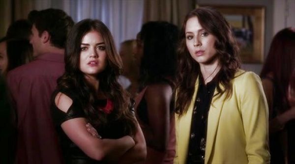 Spencer Hastings's Ruched Sleeve Blazer in Yellow on Pretty Little Liars