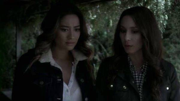 Spencer Hastings's The Downtown Field Jacket on Pretty Little Liars