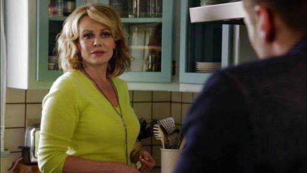 Stevie Grayson's Cashmere V-Neck Sweater on Revenge