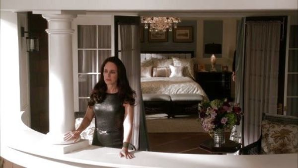 Victoria Grayson's Black Black Python Effect Sleeveless Dress on Revenge