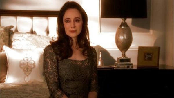 Victoria Grayson's Lace Sheath Dress on Revenge
