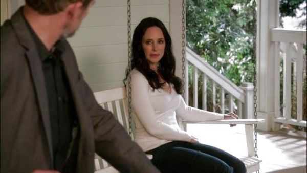 Victoria Grayson's Lightweight Sweater on Revenge