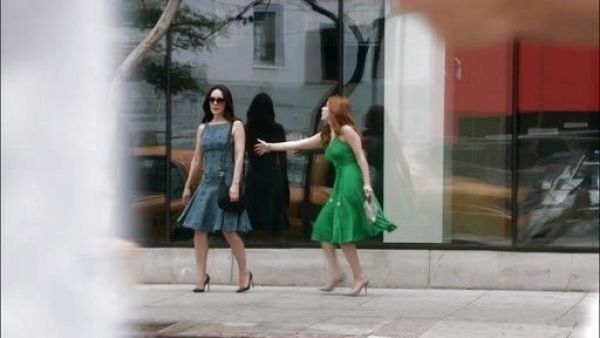 Victoria Grayson's Quadri Zip Crossbody on Revenge