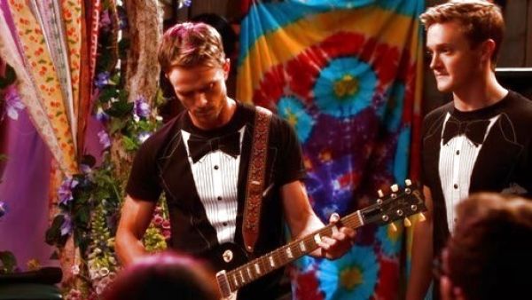 Wade Kinsella's Tuxedo Tee on Hart of Dixie