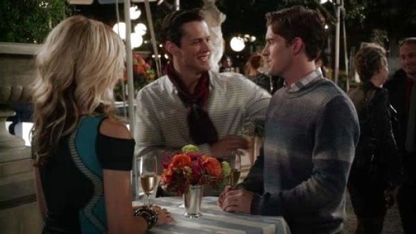 Walt Reynolds's Blue Ombre Pattern Sweater on The Carrie Diaries