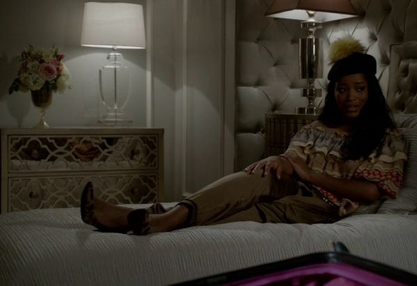 Zayday Williams's Tahitian Shell Top on Scream Queens